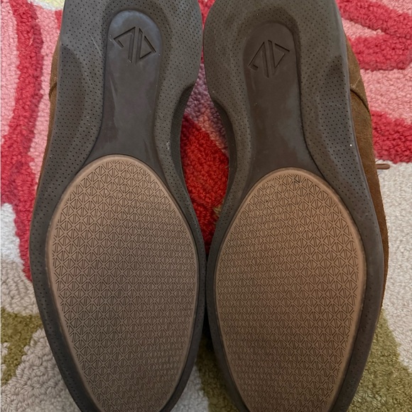 Elegant Brown Suede Men's Dress Shoes - Picture 2 of 3